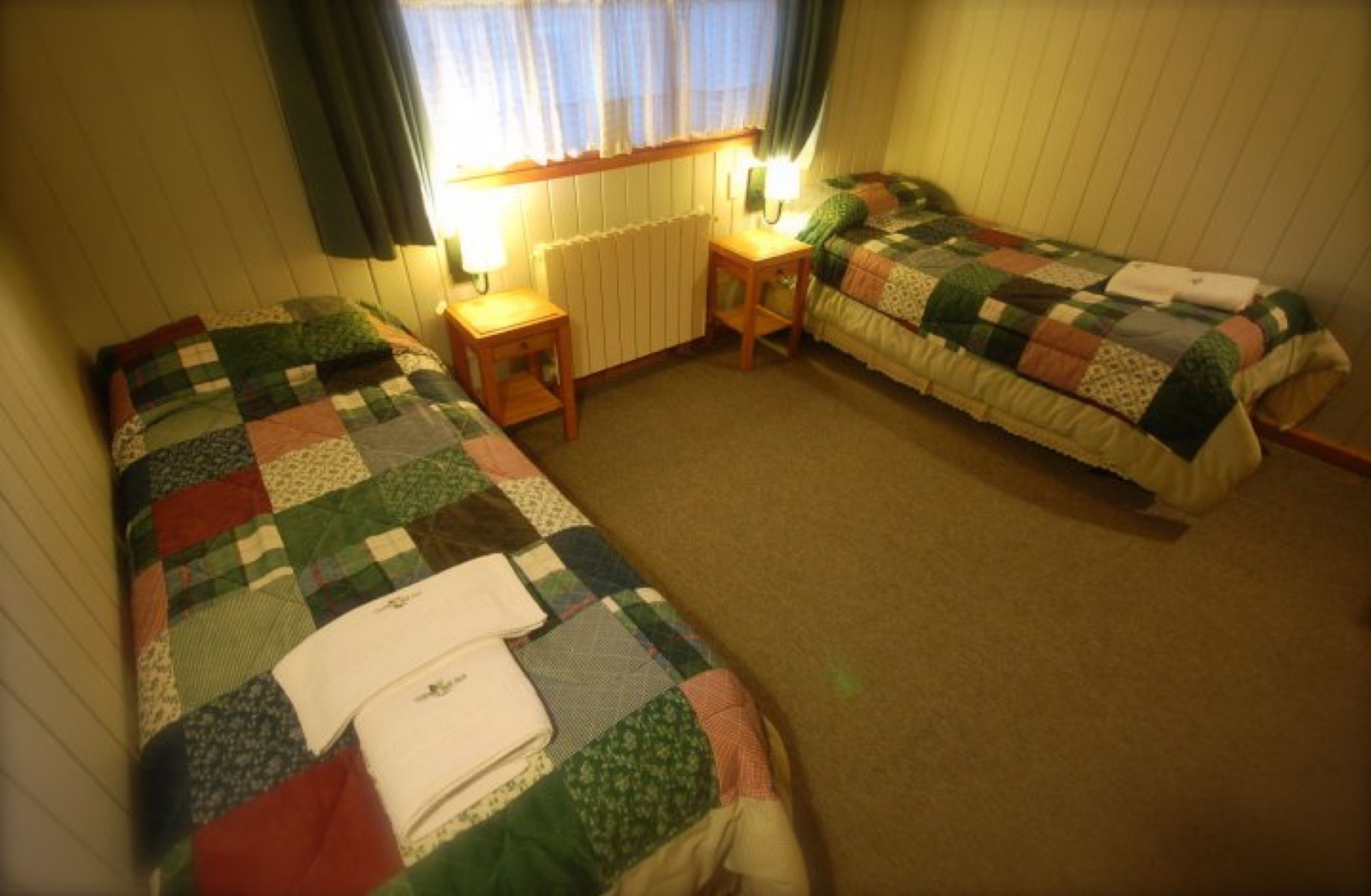 Habitación con dos camas simples, tercera vista